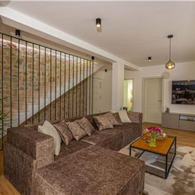 5 bedroom villa with pool near Crikvenica, sleeps 10